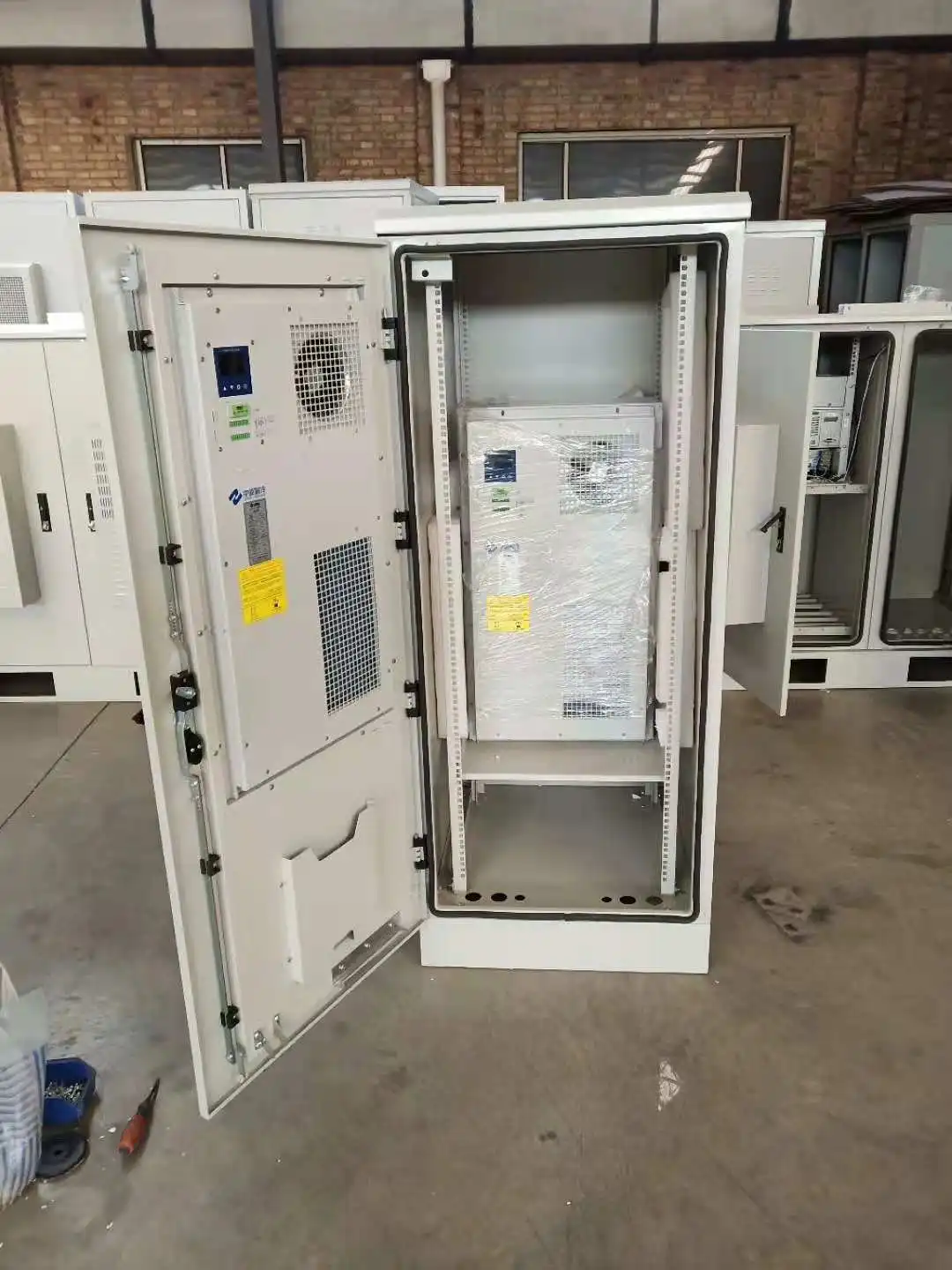 High Performance Outdoor Telecom Cabinet Electronics & Instrument Enclosure with Efficient Cooling System-boxintelecom