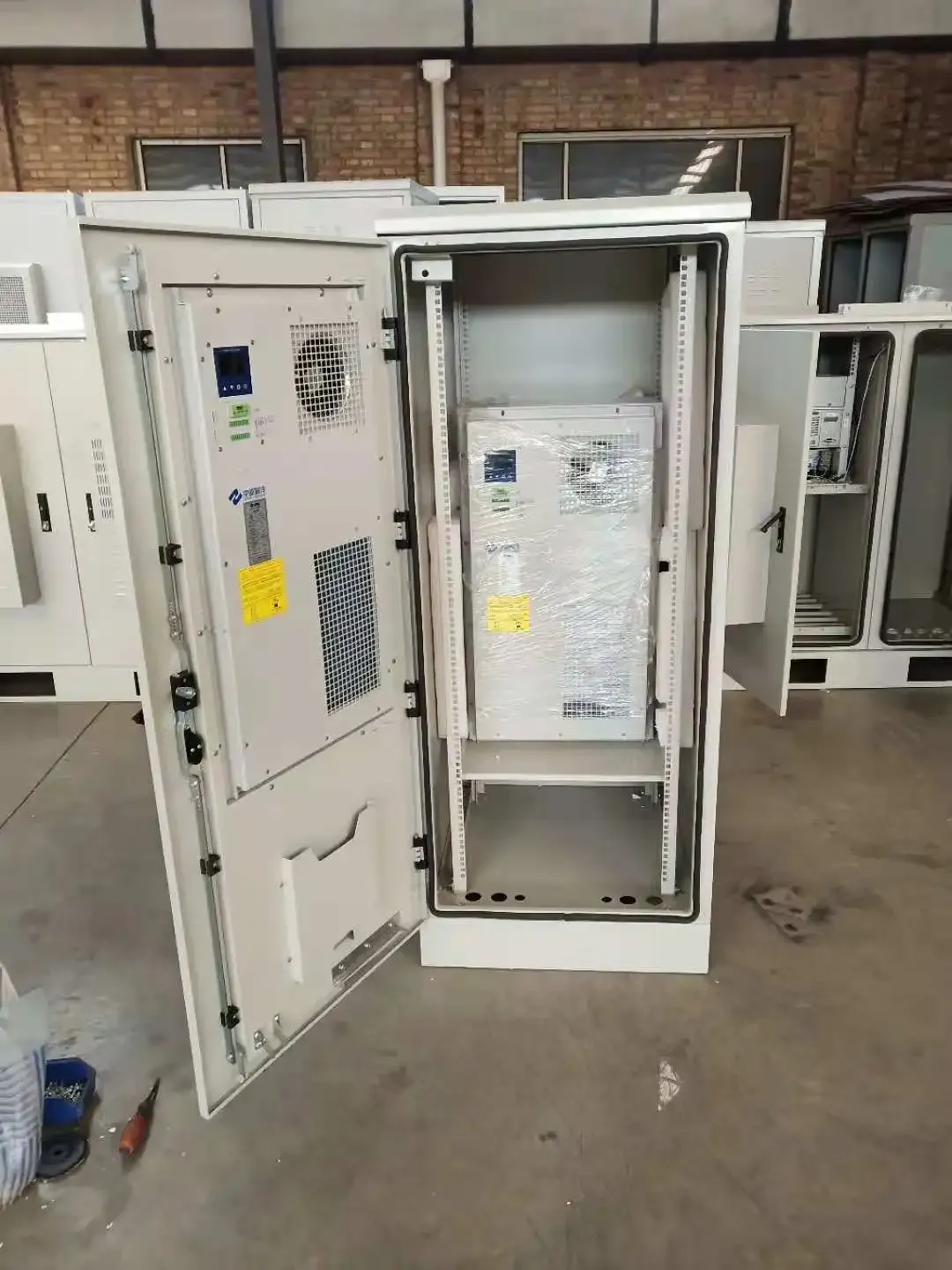 High Performance Outdoor Telecom Cabinet Electronics & Instrument Enclosure with Efficient Cooling System-boxintelecom