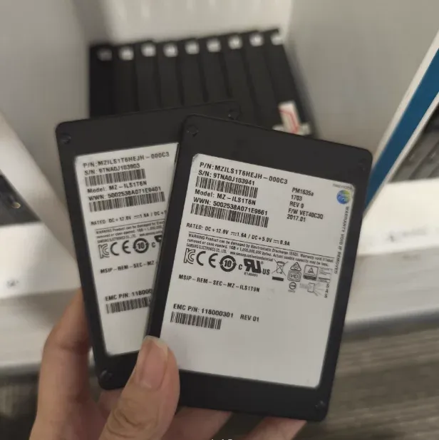 118000301 Enterprise Solid State Drive 1.6TB SAS Interface Adaptation 5052319 Storage Rack