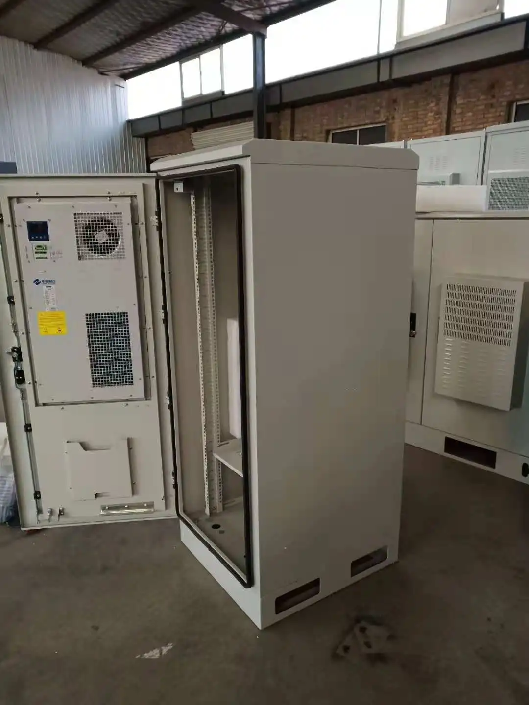 Outdoor Telecom Cabinets Equipped with Door Mounted Air Conditioners Have a Protection Level of IP55-boxintelecom