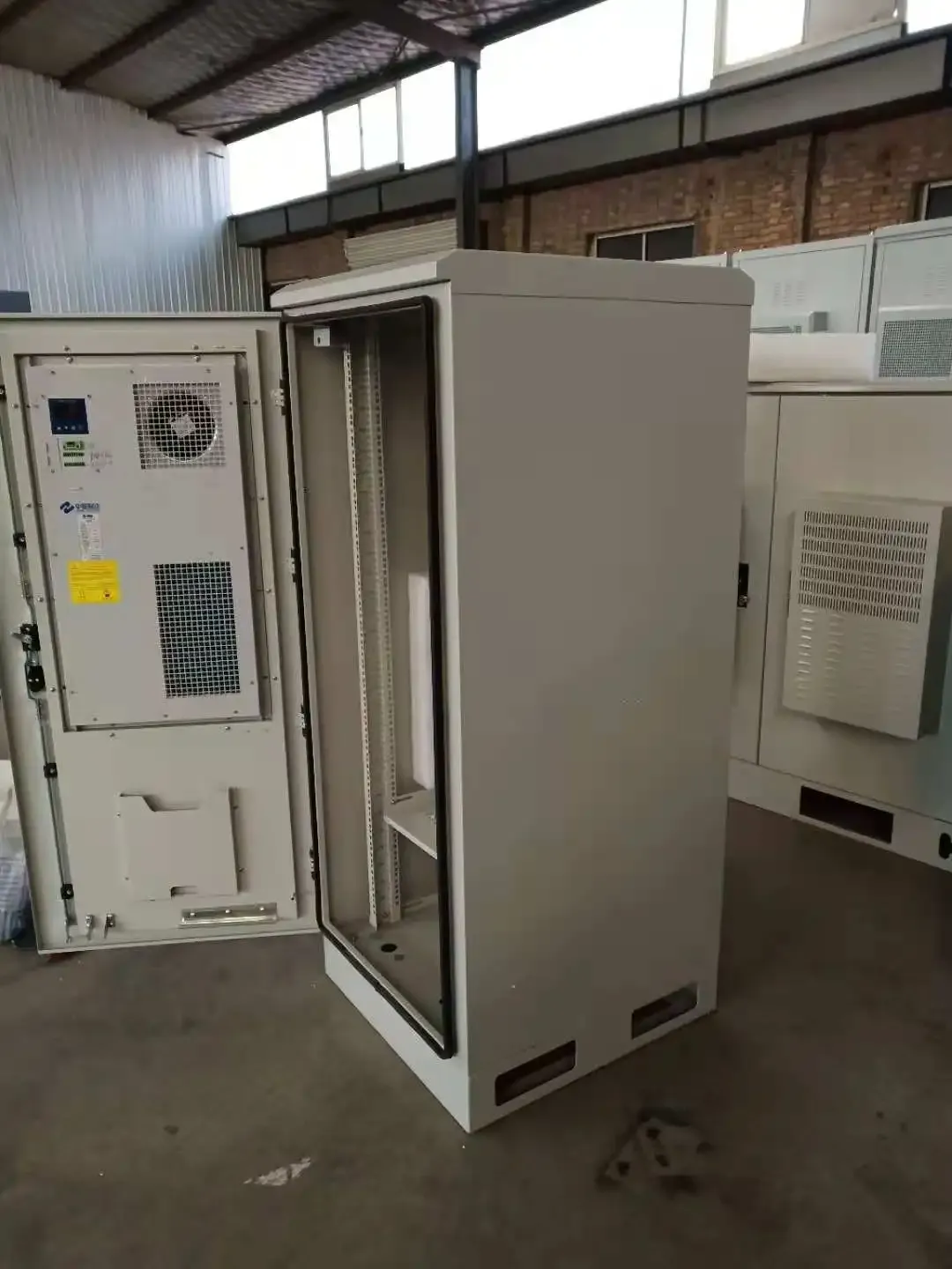 Outdoor Telecom Cabinets Equipped with Door Mounted Air Conditioners Have a Protection Level of IP55-boxintelecom