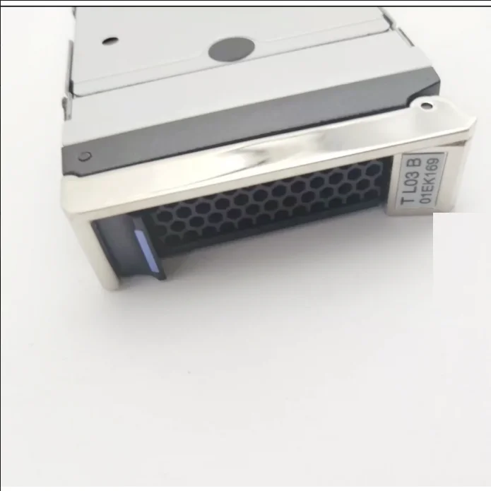 01EK163 FC AF3L 7.68TB NVMe Flash Module for FlashSystem 9100/9200/9500 with 01EK169 Tray
