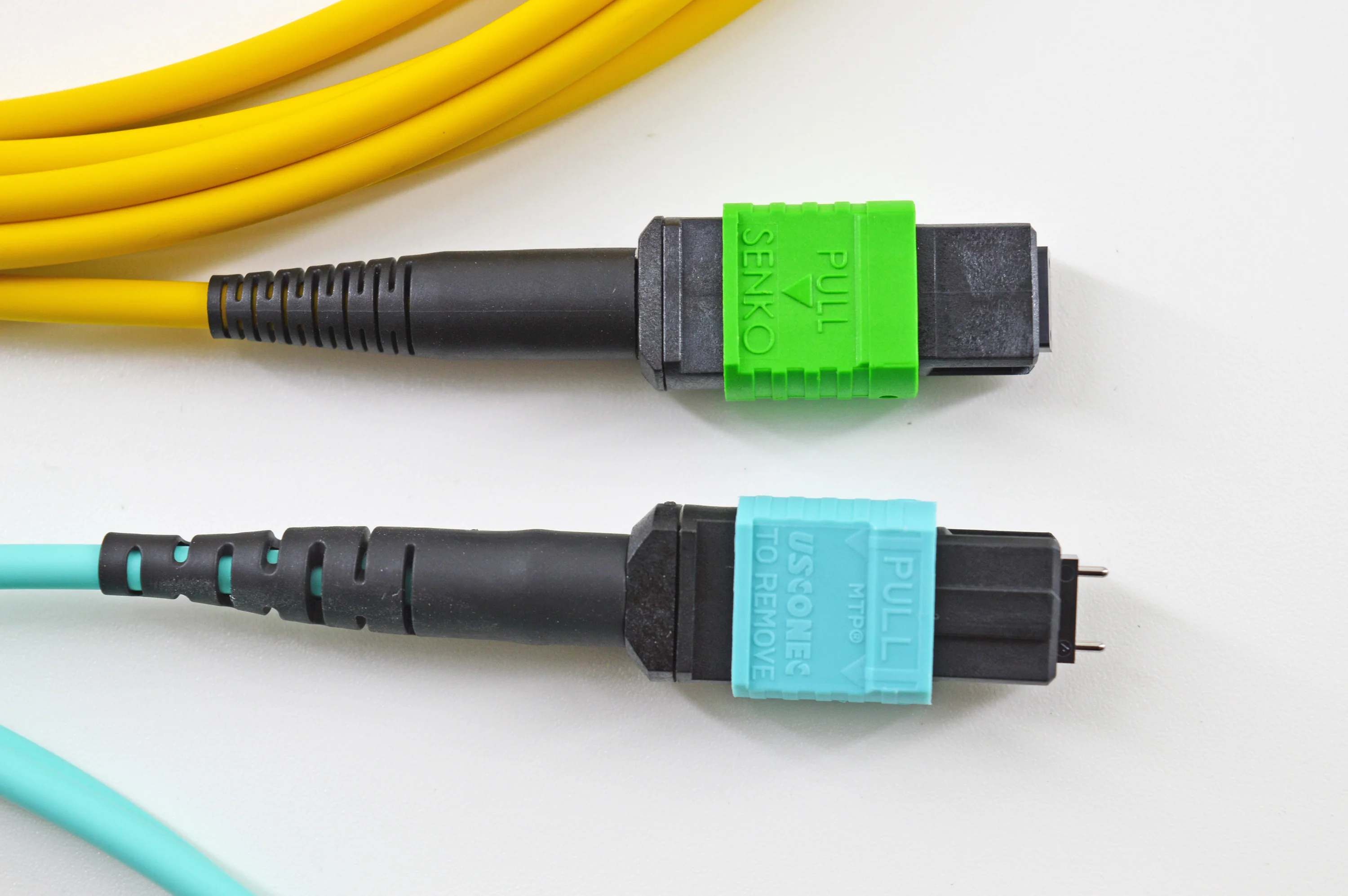 Mpo-Mpo Female Connectors 12 Fiber Multi-Mode OM3 Optical Fiber Patch Cord with 30m Factor