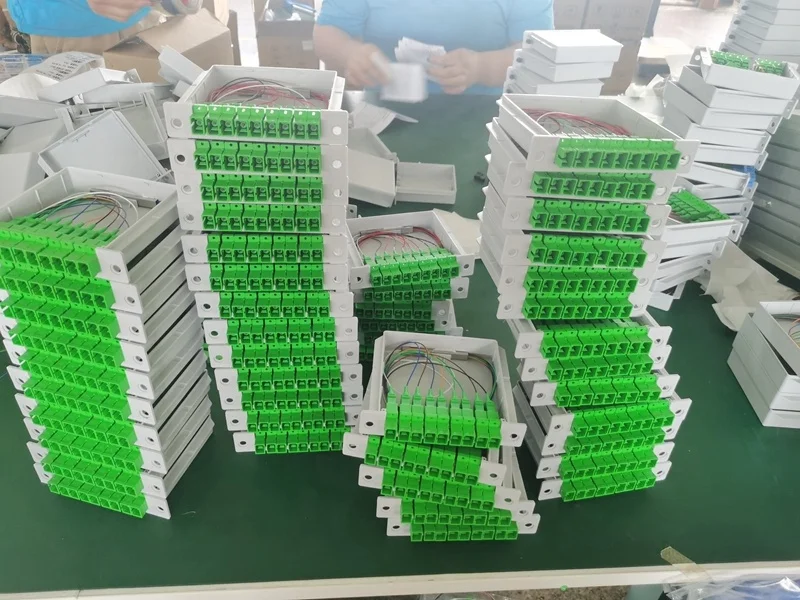 APT Factory Price FTTH Fiber Optic PLC Splitter 1X2 1X4 1X8 SC APC Slot Box Plug-in Box Fiber Optic Plc Cassette Splitter-boxintelecom