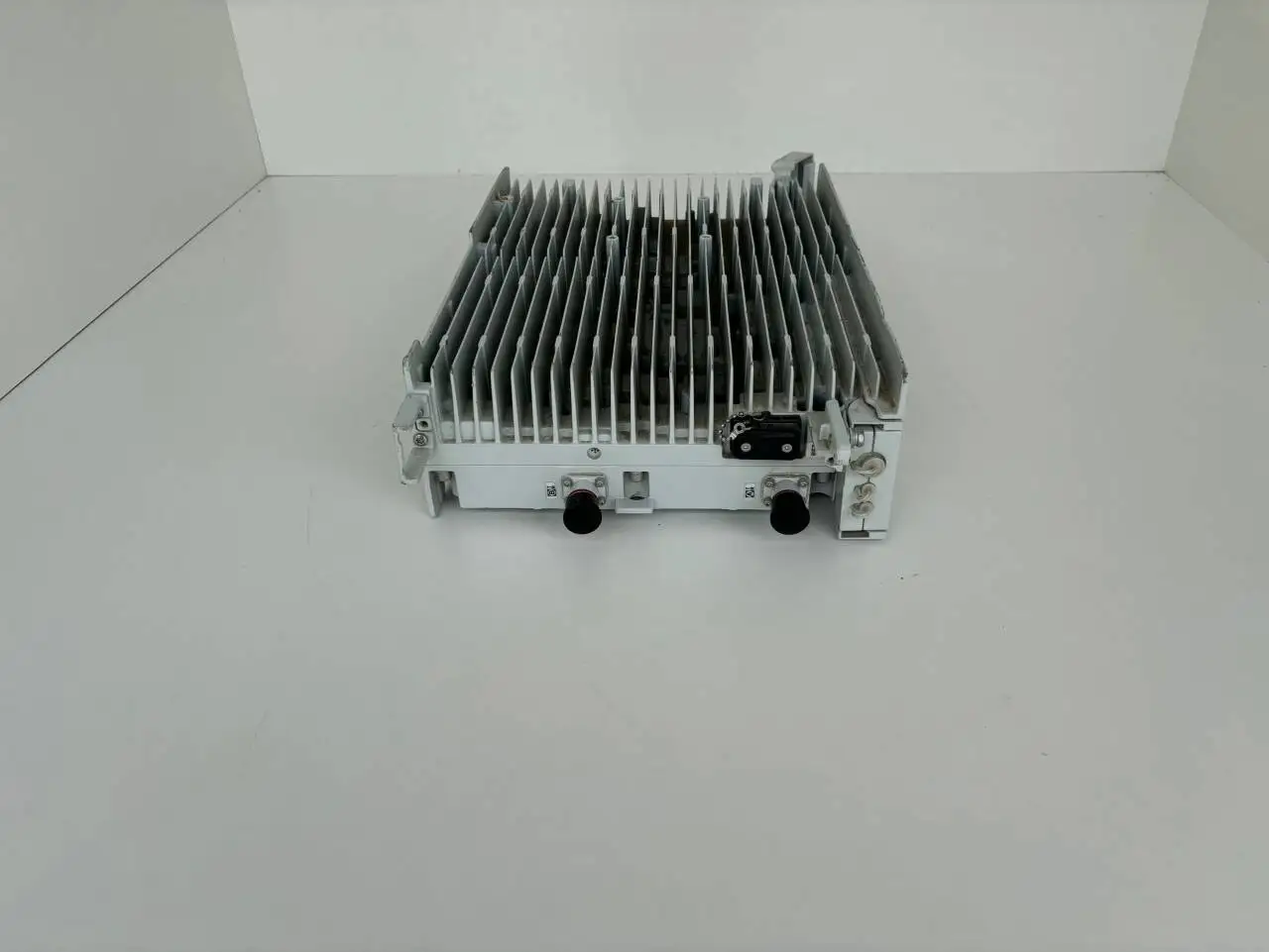 RRU 5909-2100 5900 2100Mhz 3936 1800MHZ 5910 5902 3959 Rru 5909 2100MHz Remote Radio Unit for Communication Base Station Use-boxintelecom