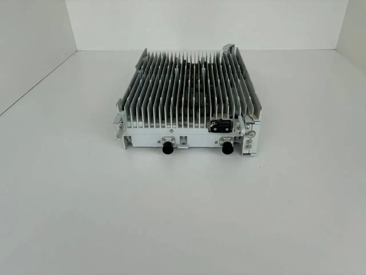 RRU 5909-2100 5900 2100Mhz 3936 1800MHZ 5910 5902 3959 Rru 5909 2100MHz Remote Radio Unit for Communication Base Station Use-boxintelecom