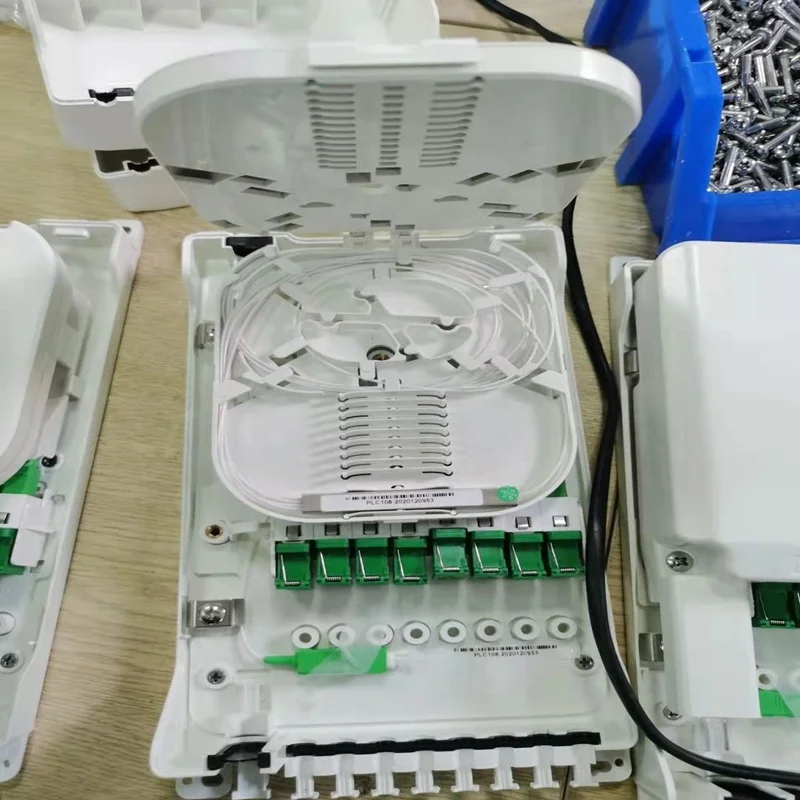ftth box  fiber optic 8 core distribution box with  mini 1*8 plc splitter fiber optics box