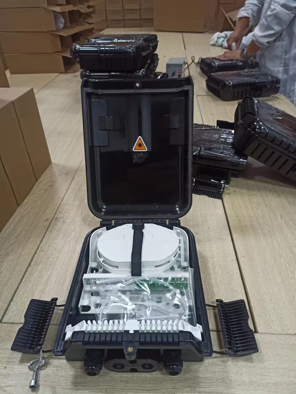FTTX Outdoor waterproof IP66  16 cores fiber optic odf box fiber splitter box