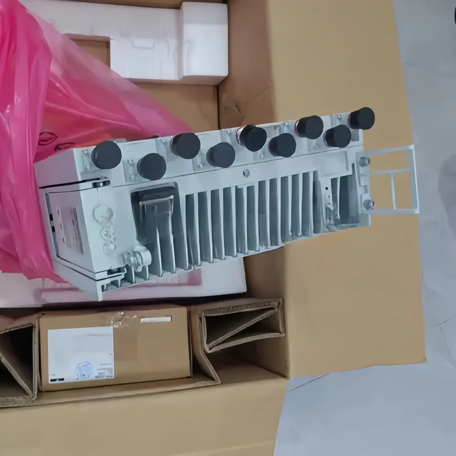 Rru5818 WD5MRRUSL80B 02313BDD B40 8-Channel 400W Tx2575-2615MHz/Rx2575-2615MHz Multi-Mode 2300MHz~2400MHz Remote Radio Unit Used-boxintelecom