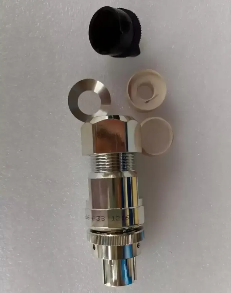 RNT 447 20/001 DC Plug Connector RNT44720/001 for RRU Power Connection Amphenol C10-679666