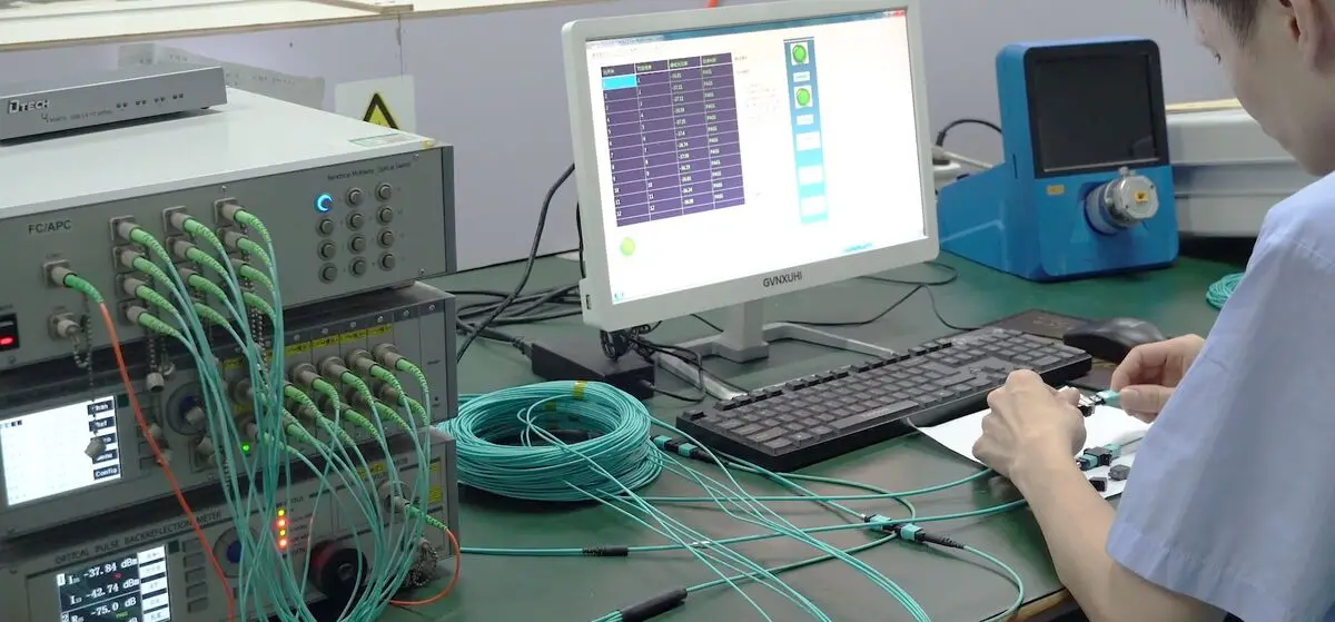 MPO OM4 50/125 Multimode Cable LSZH for WiFi 4G & 3G Networks Fiber Optic Patch Cord/Jumper 23