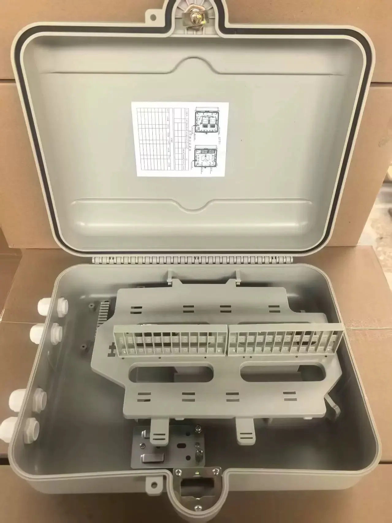 1x16 Core Fiber Optic Distribution Box SMC Splitter Distribution Box FTTH Outdoor Wall-Mounted 16-Port Fiber Distribution Box-boxintelecom