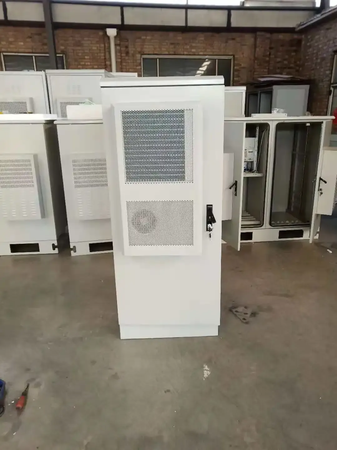 High Performance Outdoor Telecom Cabinet Electronics & Instrument Enclosure with Efficient Cooling System-boxintelecom