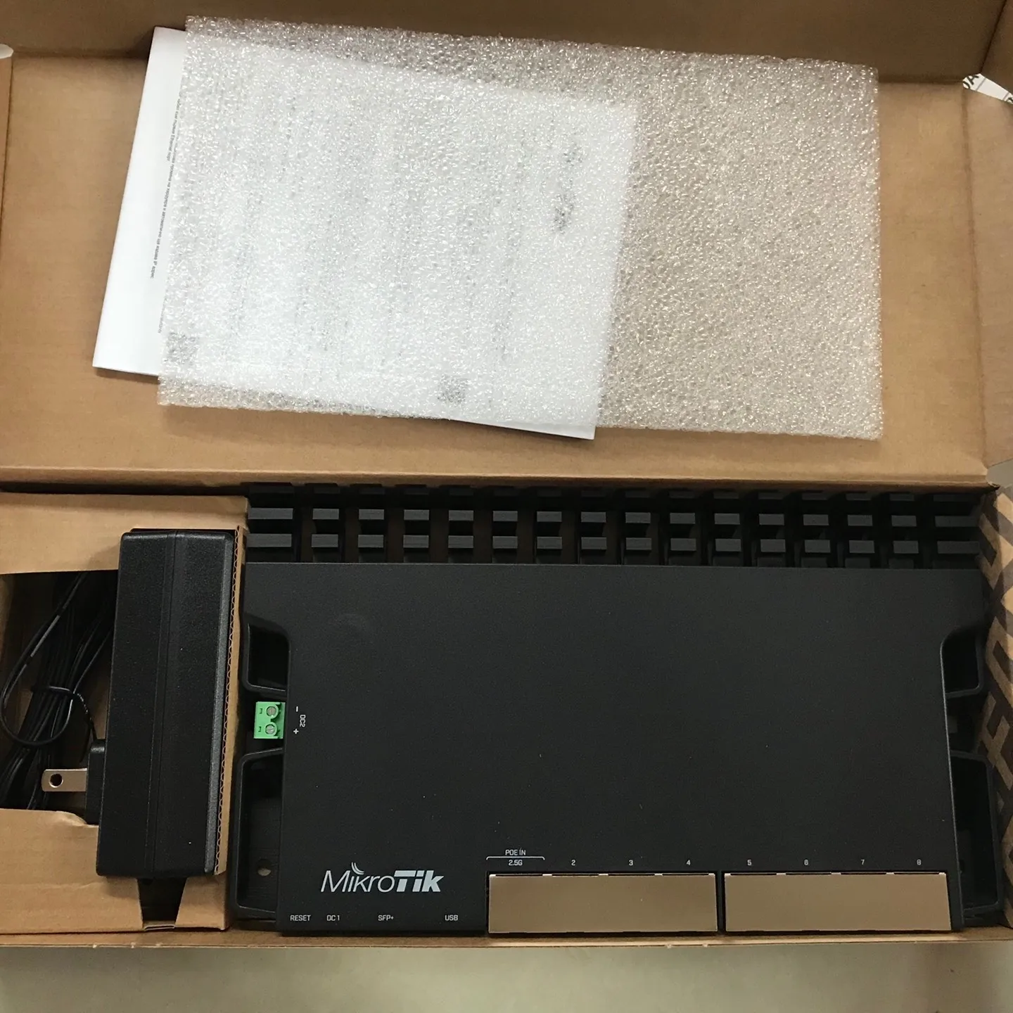 New RB5009 router with PoE-in and PoE-out on all ports RB5009UPr+S+IN-boxintelecom