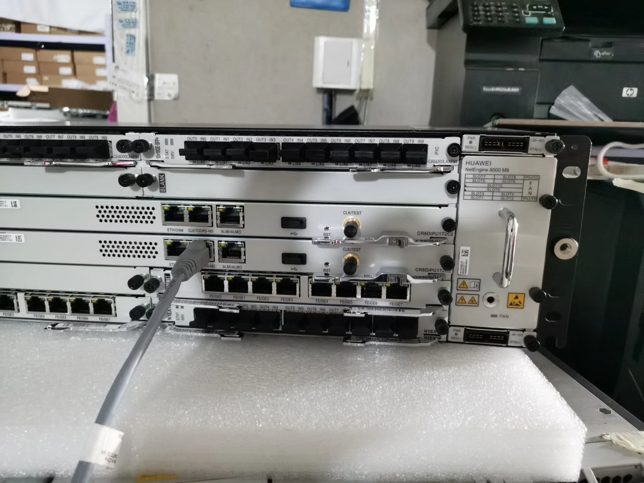 Enterprise Router NetEngine 8000 M8 Integrated AC Chassis Components Including 2*AC Power,Fan Box 02353EWU CR8BM8BKPAC1-boxintelecom