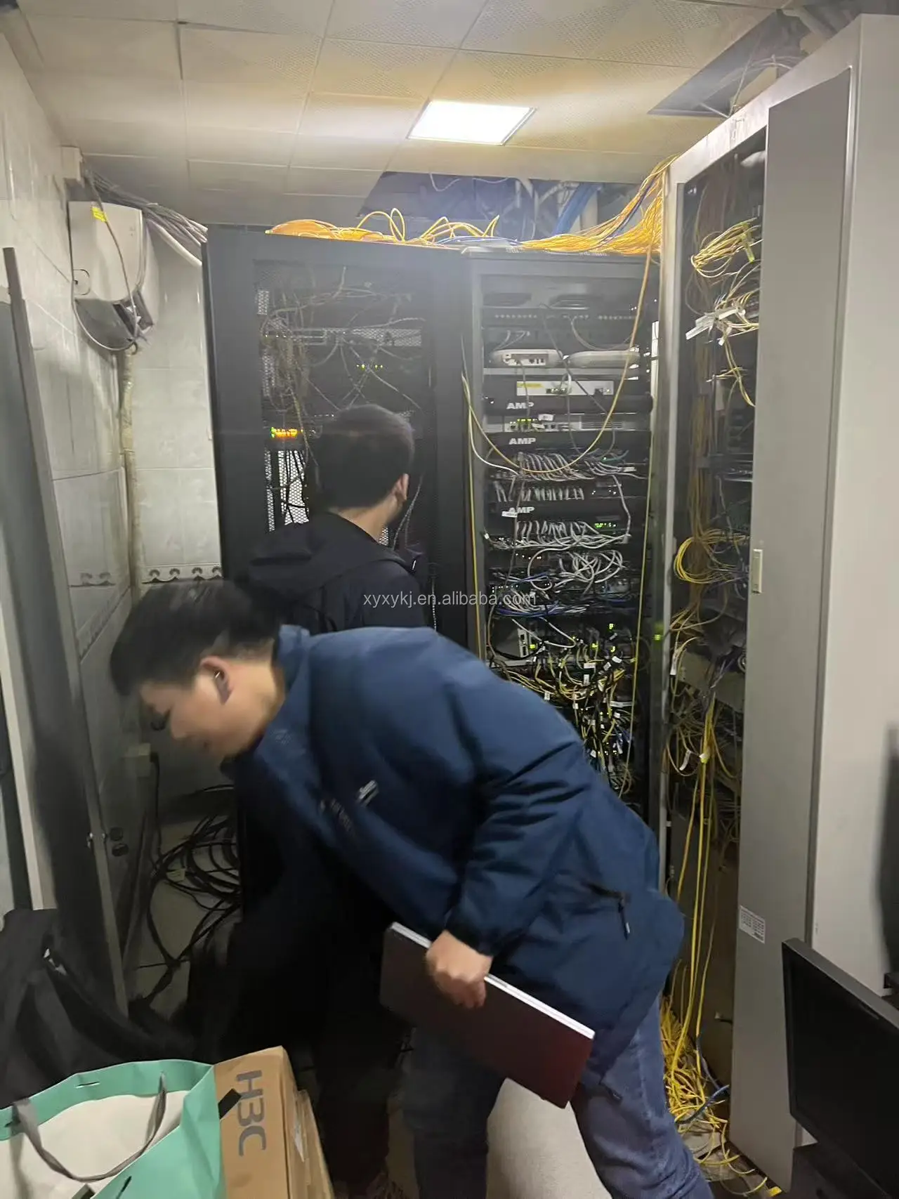 Enterprise Switch 98012393 S5735-S48T4XE-C-V2 48*10/100/1000BASE-T Ports, 4*10GE SFP+ Ports, 2*12GE Stack Ports, Enhanced-boxintelecom