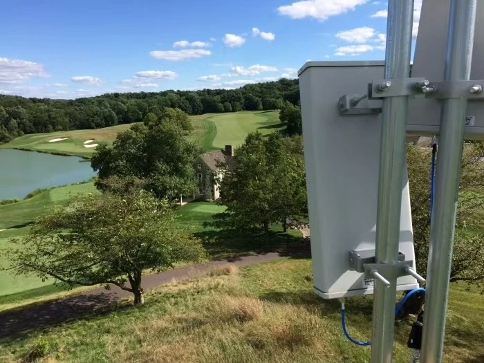 High Quality Outdoor Communication 3 Port  Panel RF 4950-5850MHz 14dBi Sector Wifi  Base A