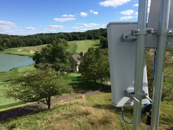 High Quality Outdoor Communication 3 Port  Panel RF 4950-5850MHz 14dBi Sector Wifi  Base A