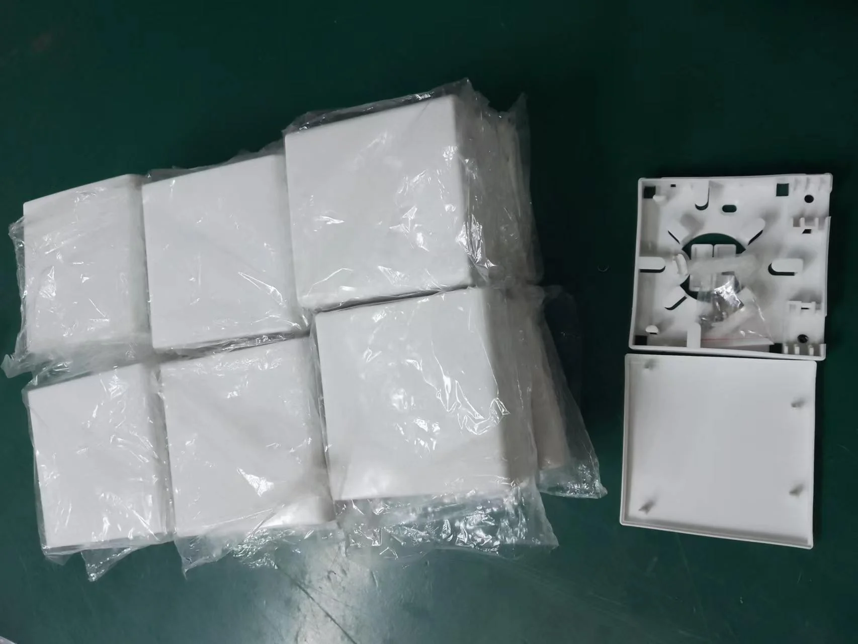 QD-APT Socket Fiber Ftth Box 2 Ports Desktop Wall Socket Terminal ABS Fiber Optic Junction