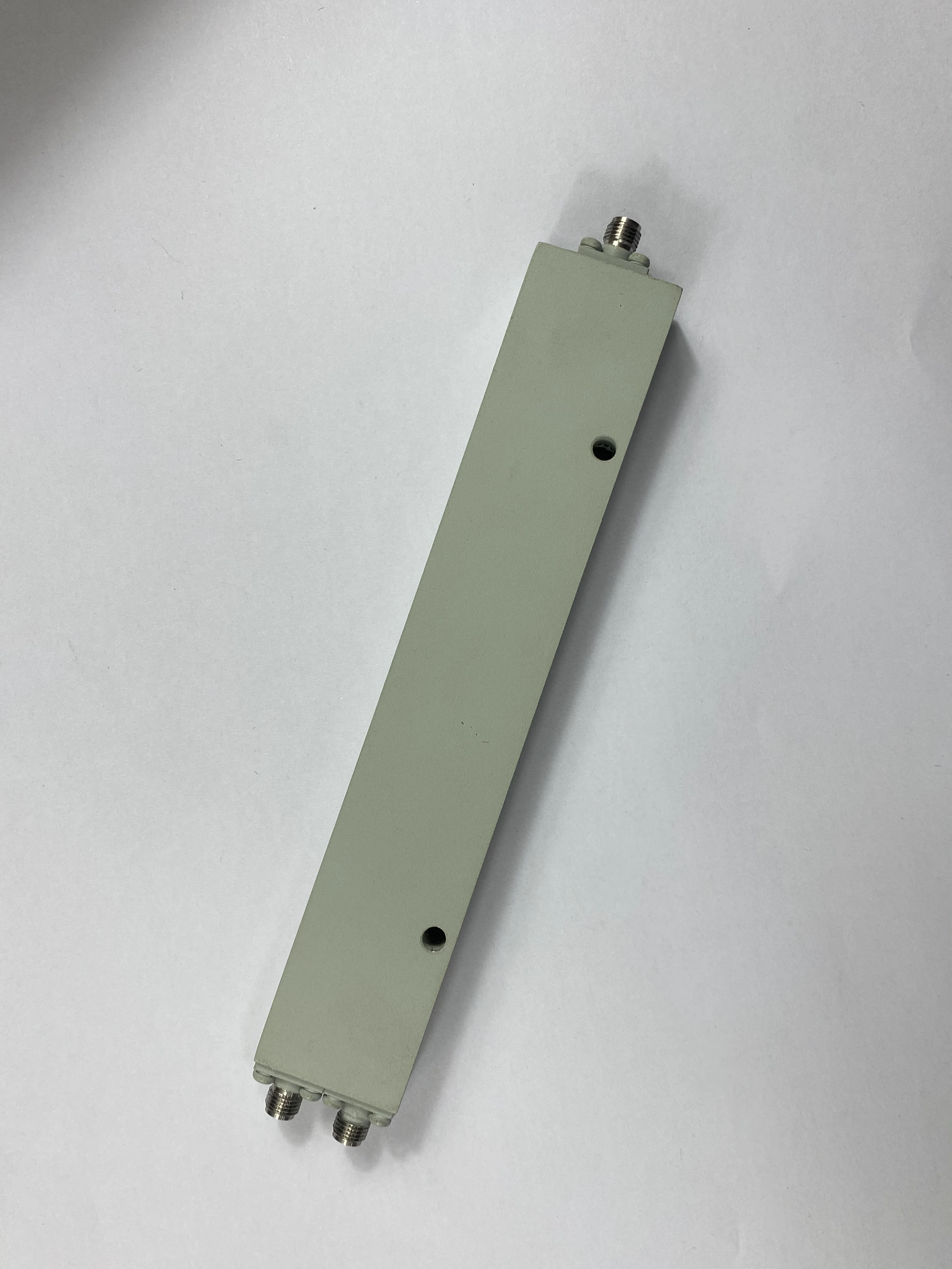 Hot Sale Telecom Parts 0.5-4GHz Wilkinson Power Divider with 2.92 Female for Public Safety IBS