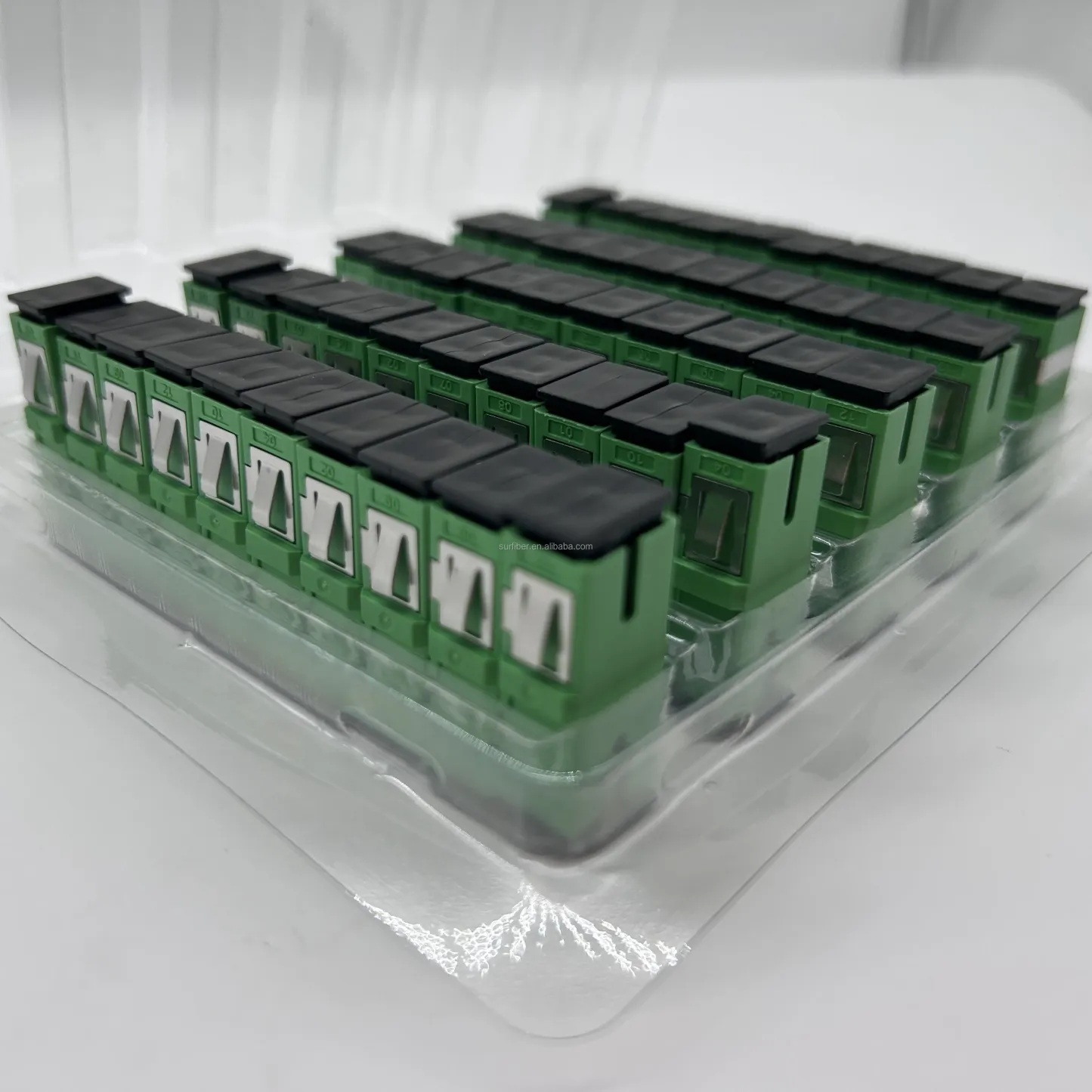 Single Mode E2000 Simplex OS2 Fiber Optic Adapter/Coupler Connector with Flange for FTTH-boxintelecom