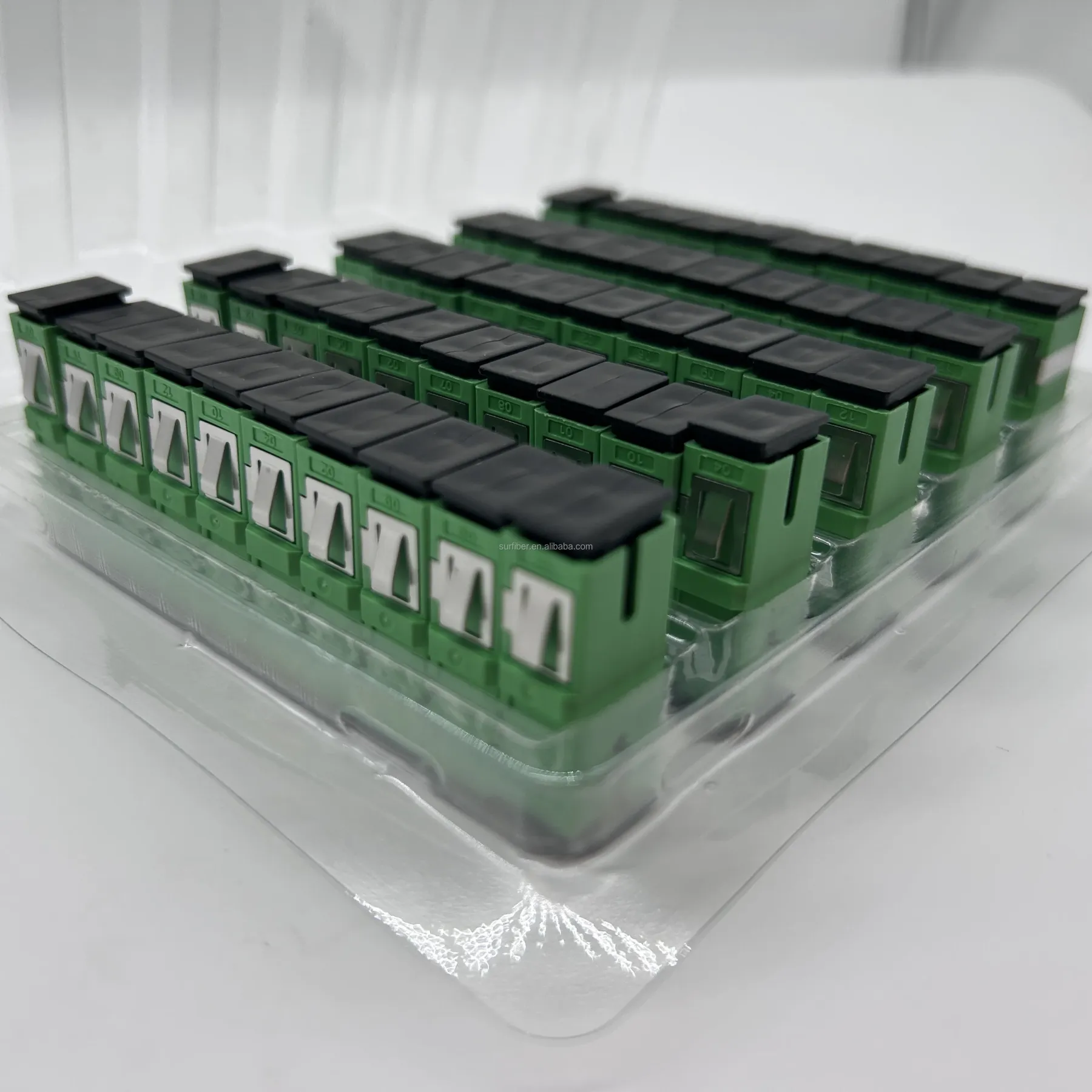 Single Mode E2000 Simplex OS2 Fiber Optic Adapter/Coupler Connector with Flange for FTTH-boxintelecom