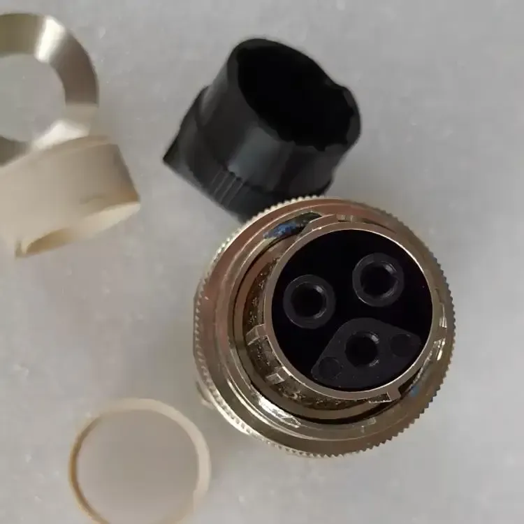 RNT 447 20/001 DC Plug Connector RNT44720/001 for RRU Power Connection Amphenol C10-679666
