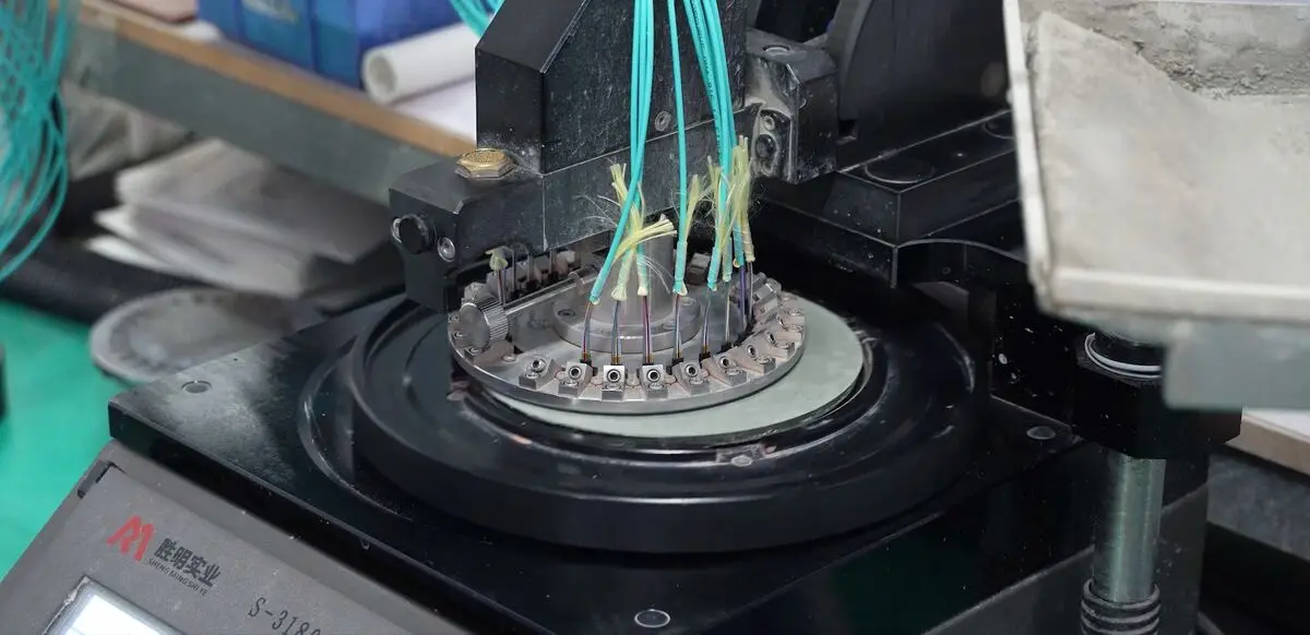 MPO OM4 50/125 Multimode Cable LSZH for WiFi 4G & 3G Networks Fiber Optic Patch Cord/Jumper 21