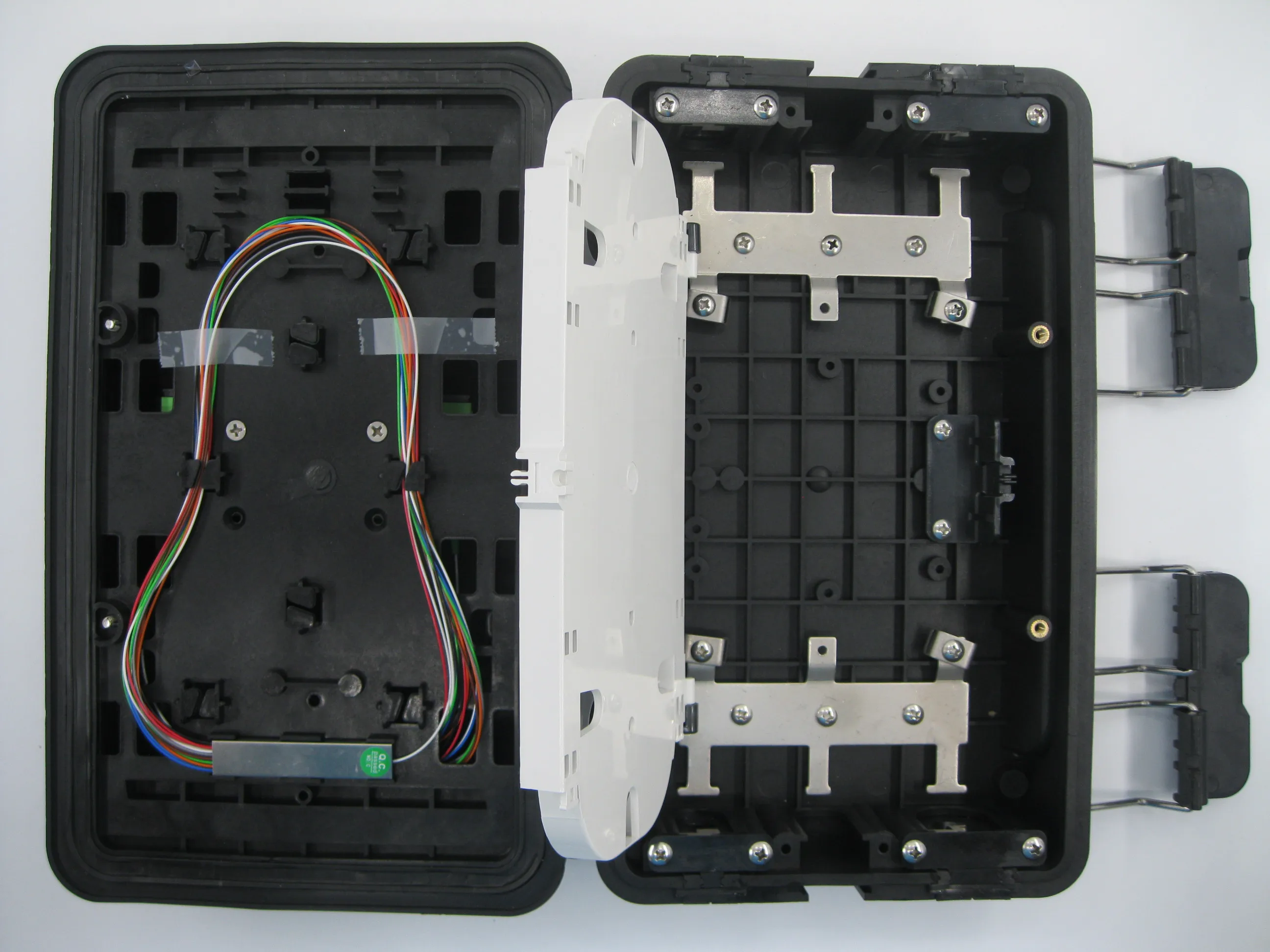 F225-APT  Versatile 16 Cores FTTH Fiber Optical Distribution Box Solution