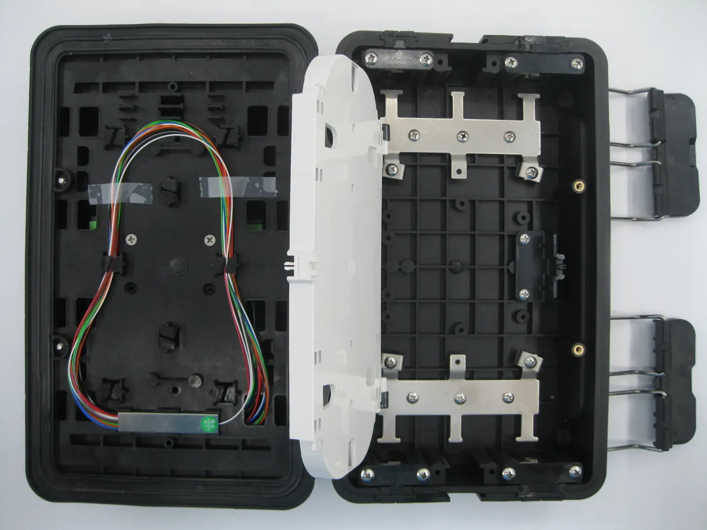 F225-APT  Versatile 16 Cores FTTH Fiber Optical Distribution Box Solution