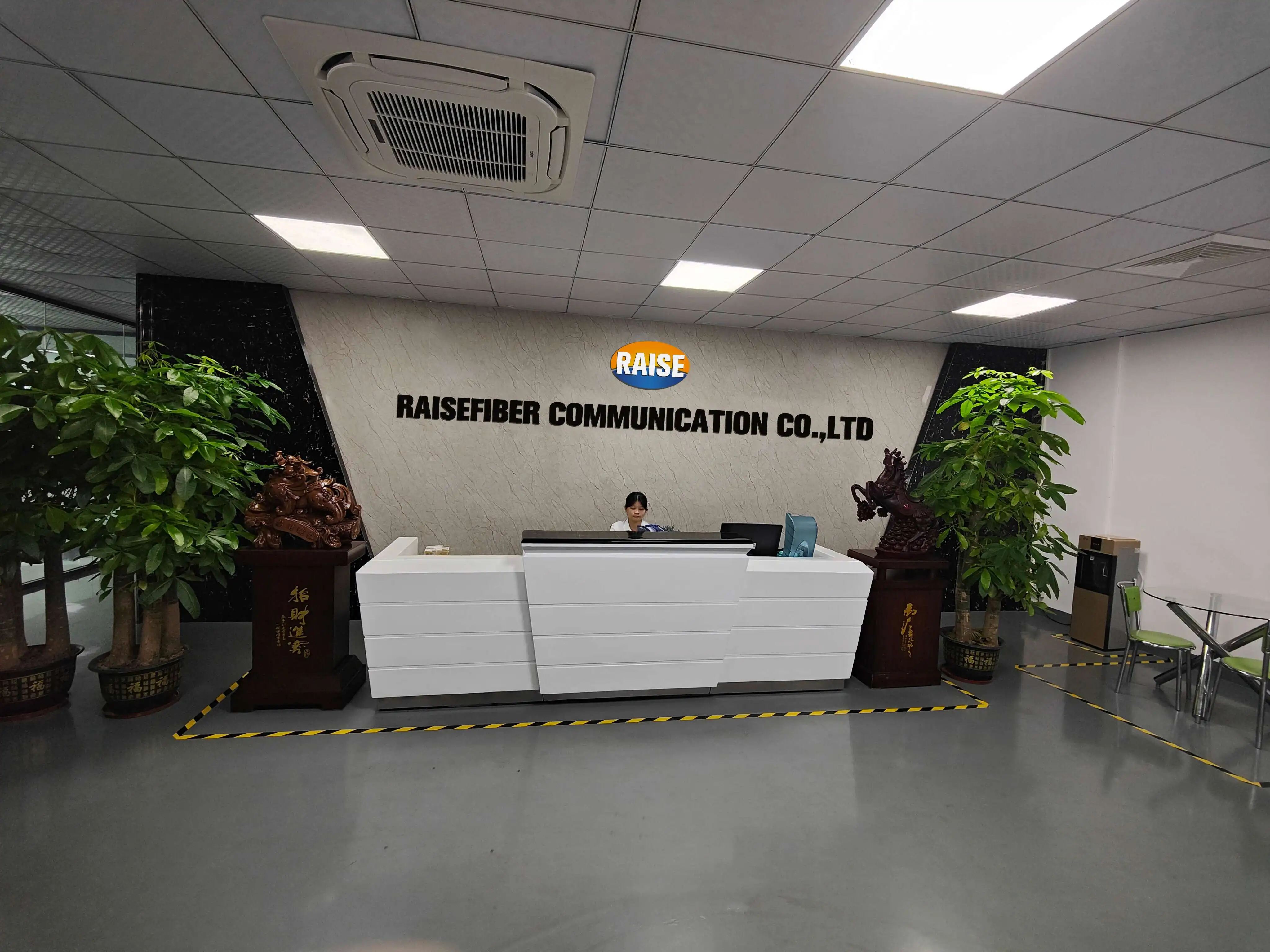 Hot sale 1m 5m 20m MPO Trunk Cable to MPO-12 UPC Male 48 Fibers Multimode OM4 Plenum OFNP Type B Double Jacket 6