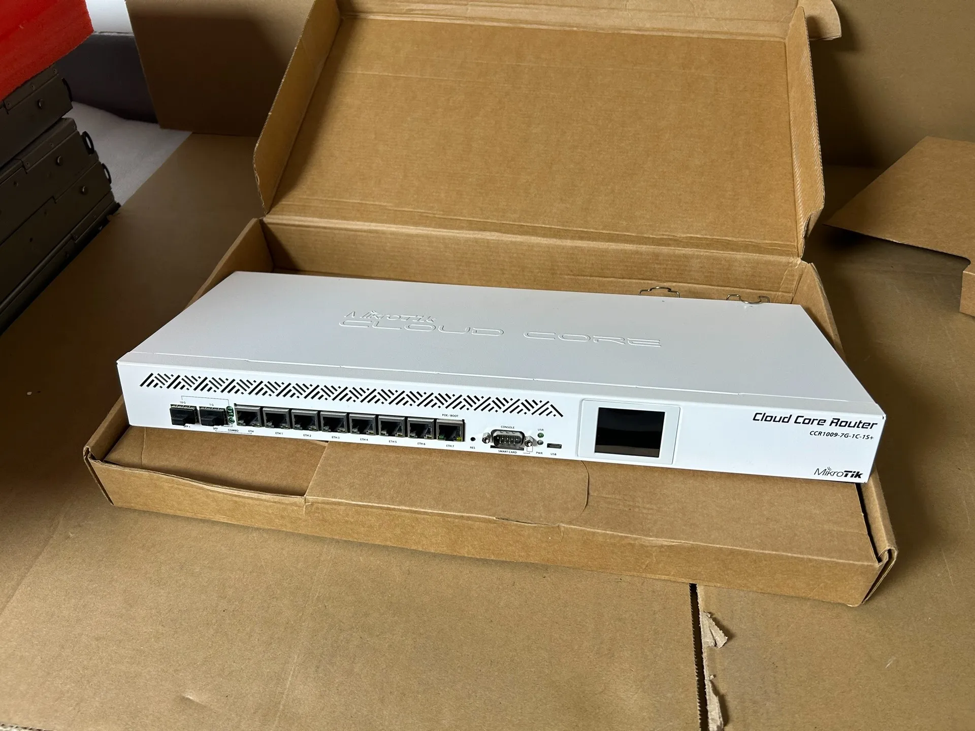 Mikrotik CCR1009-7G-1C-1S+ 7x Gigabit Ethernet router CCR1009-7G-1C-1S-plus-boxintelecom
