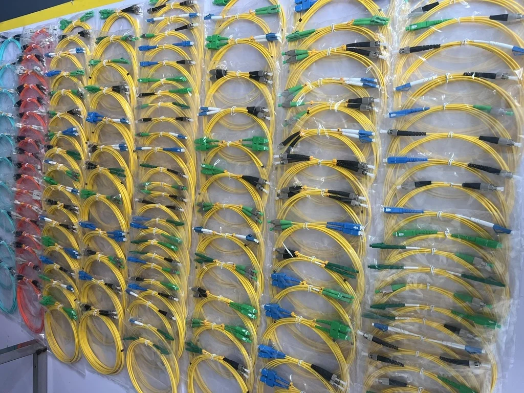 Factory Customized Fiber Optic Patch Cord Singlemode Multimode LC SC FC ST E2000 UPC APC