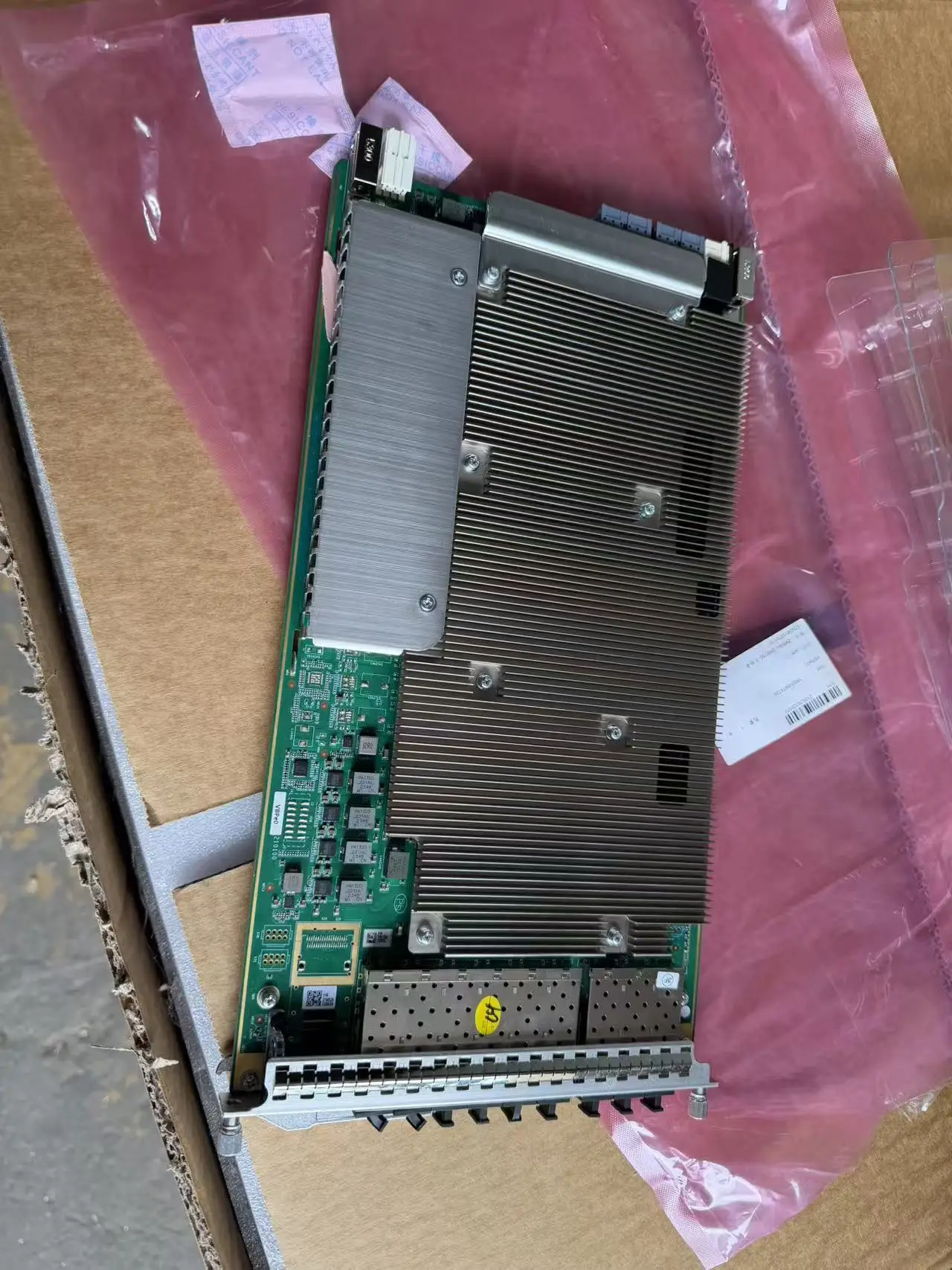 New VBPe01/VBPe02/ VBPe4/UBBPe6/VBPe24/ VBPd01 /VBPd04/ VBPd24 /VSWd1 BBU5900 BBU3900 100G/200G 2-Port QSFP28 Communication-boxintelecom