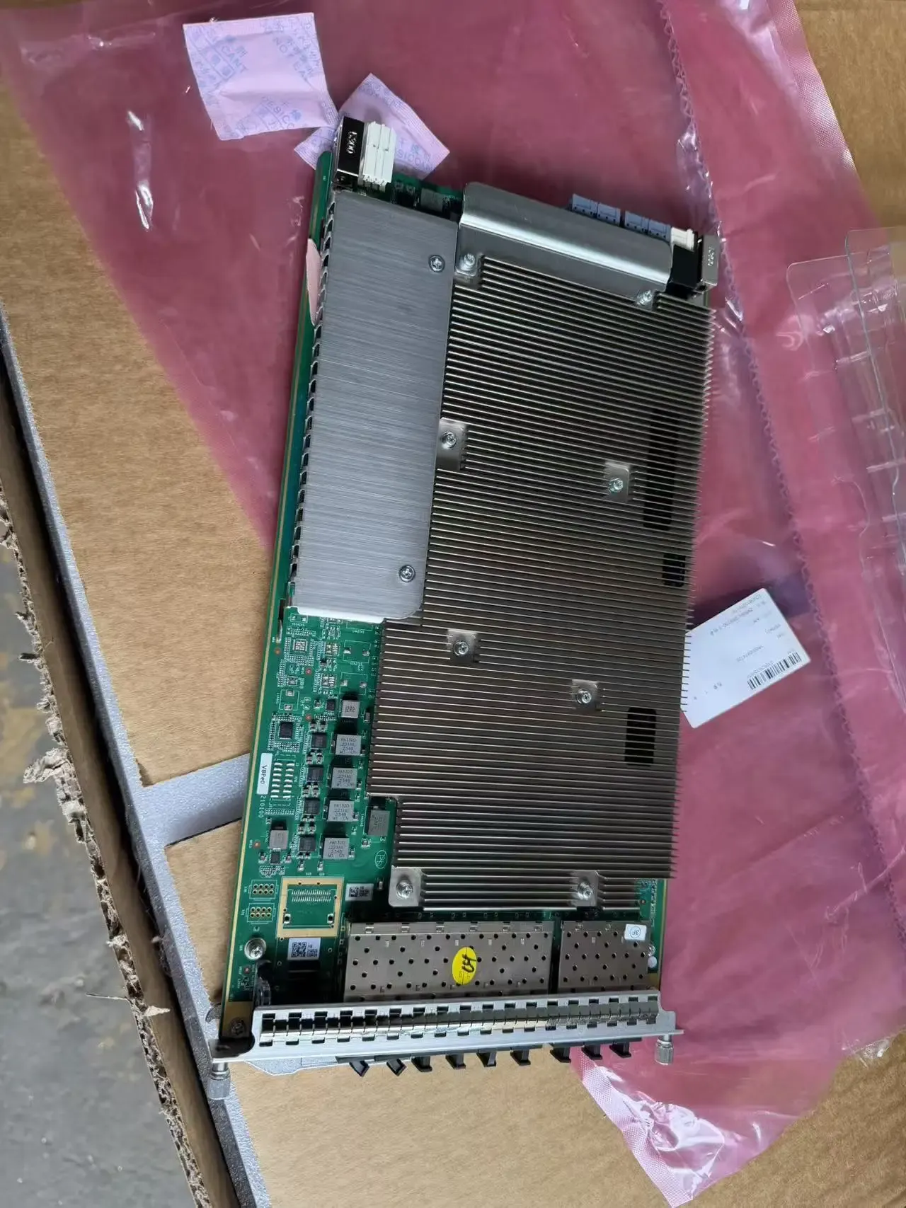 New VBPe01/VBPe02/ VBPe4/UBBPe6/VBPe24/ VBPd01 /VBPd04/ VBPd24 /VSWd1 BBU5900 BBU3900 100G/200G 2-Port QSFP28 Communication-boxintelecom