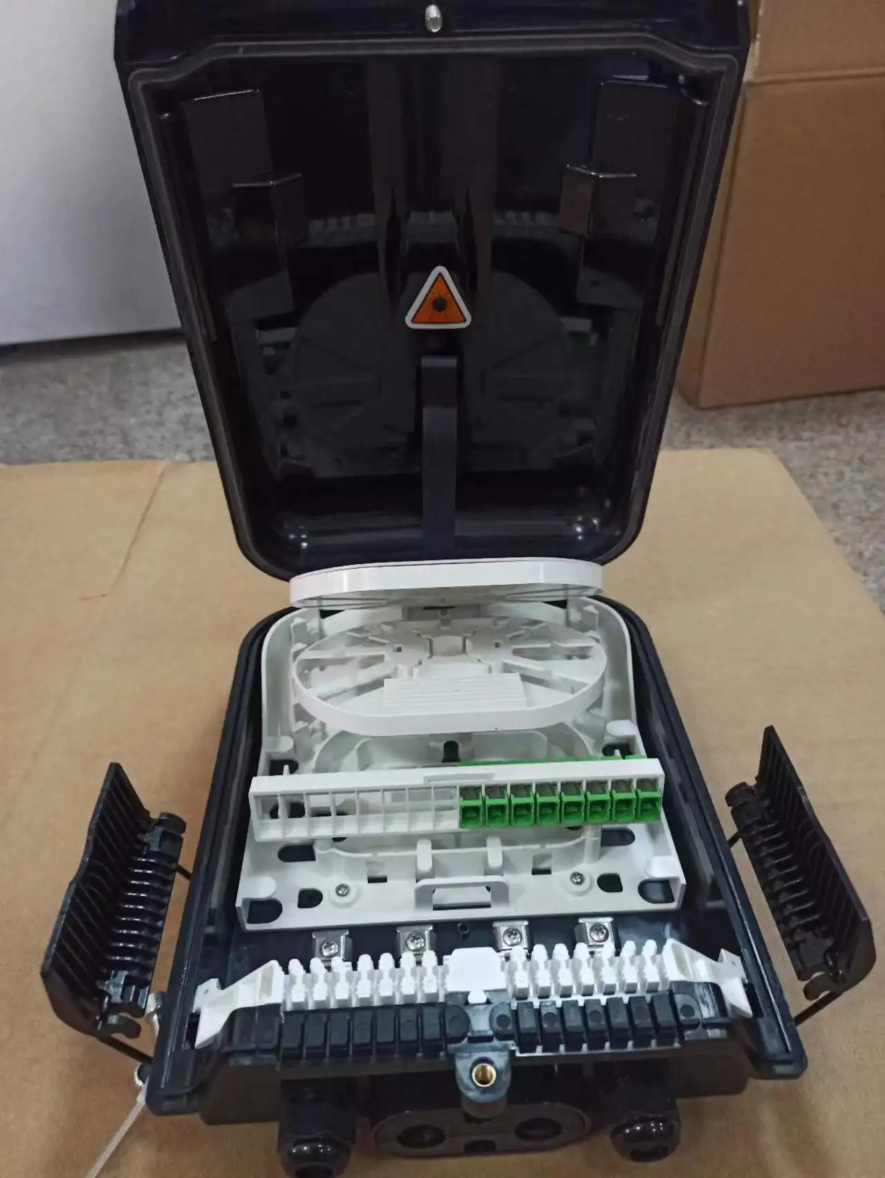FTTX Outdoor waterproof IP66  16 cores fiber optic odf box fiber splitter box