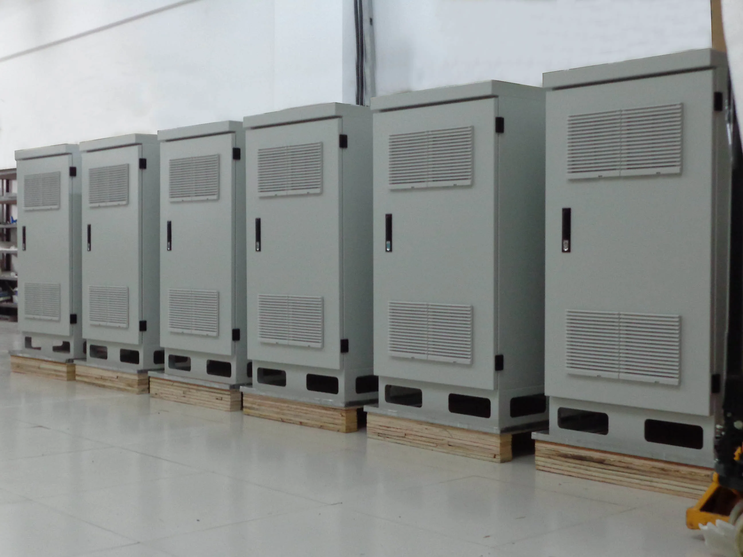 26U Compatible 19 Inch Outdoor Telecom Cabinet Network Telecommunication Enclosure for Electronics & Instrument