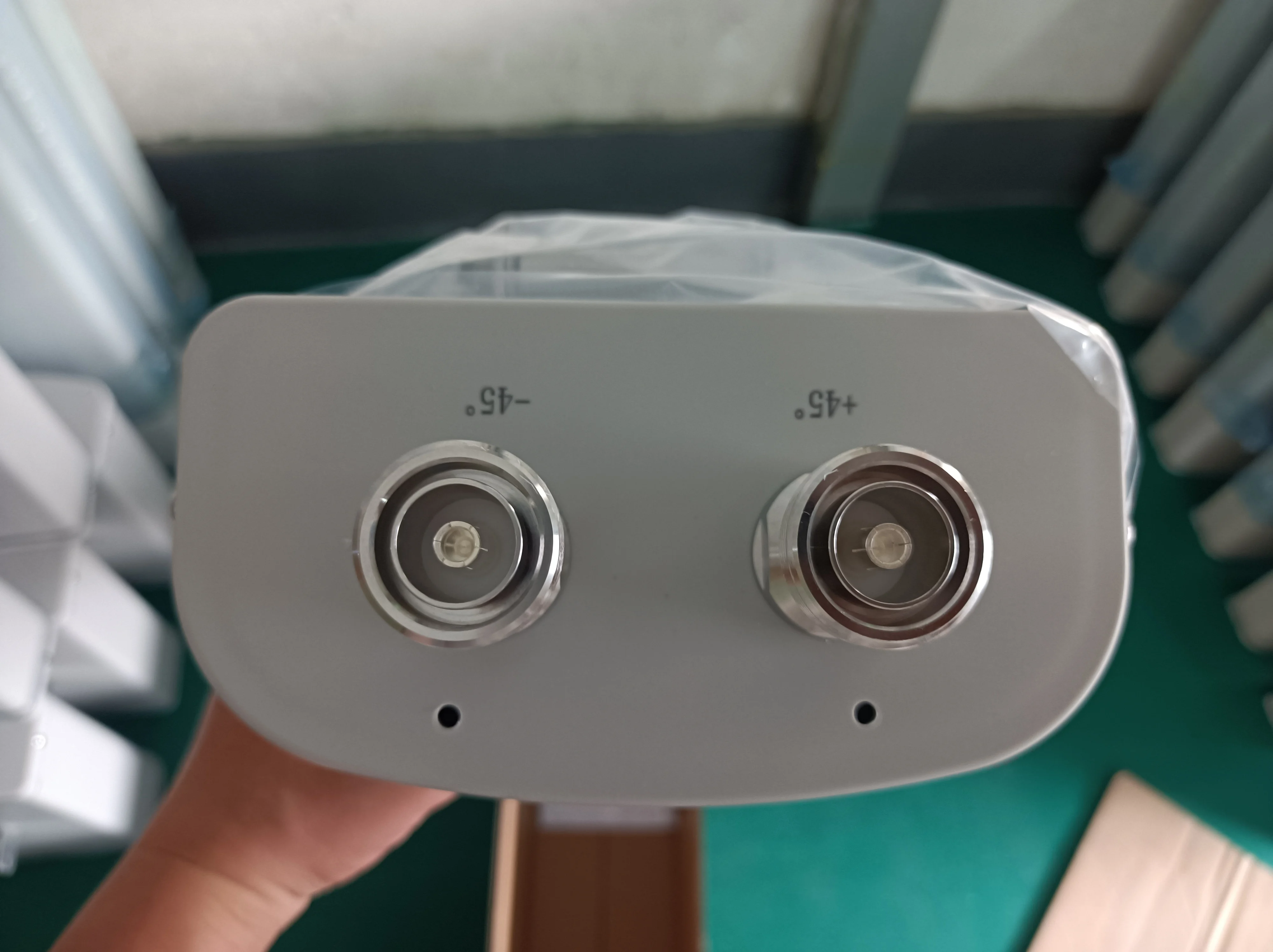 Manufacturers hot 2-port omnidirectional panel antenna MIMO indoor broadband 1710-2700MHz-boxintelecom