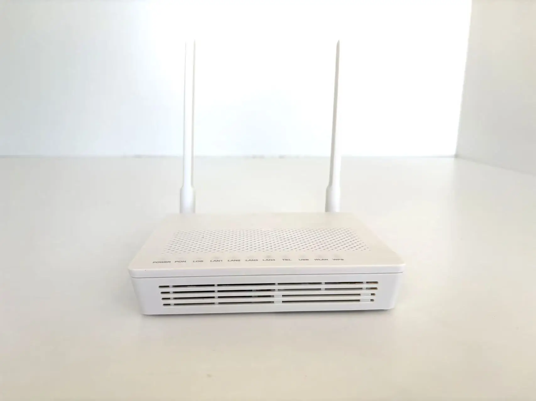 HG8546M Hot Sale GPON ONT FTTH Fiber Optic Equipment Telecom RJ11 POE 1GE+1GPON/EPON Port SC OLT 3