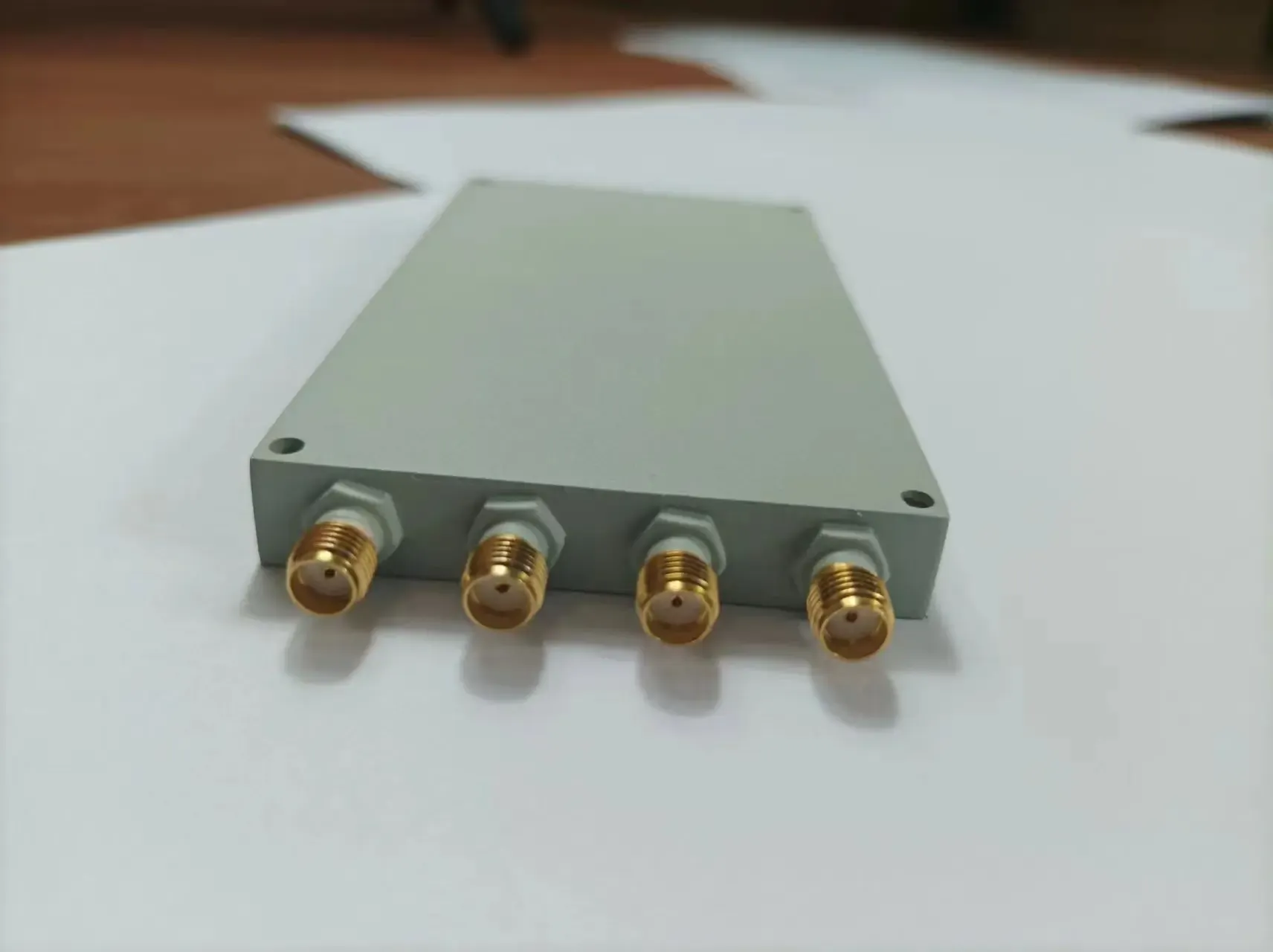 RF Passive Components 4Way Wilkinson Power Divider with 0.5-7GHz SMA-F