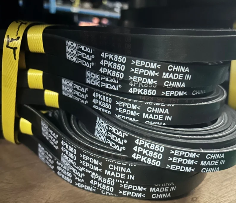 4PK850 Serpentine Belt EPDM Rubber Light Duty V Ribbed Belt for Auto Engine