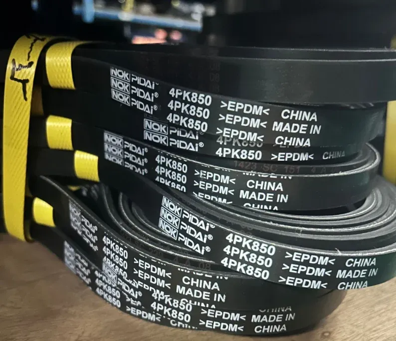 4PK850 Serpentine Belt EPDM Rubber Light Duty V Ribbed Belt for Auto Engine