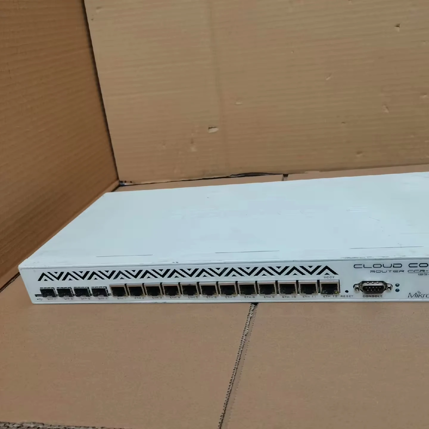 Mikrotik 12x Gigabit Ethernet, 4xSFP router CCR1036-12G-4S-EM-boxintelecom
