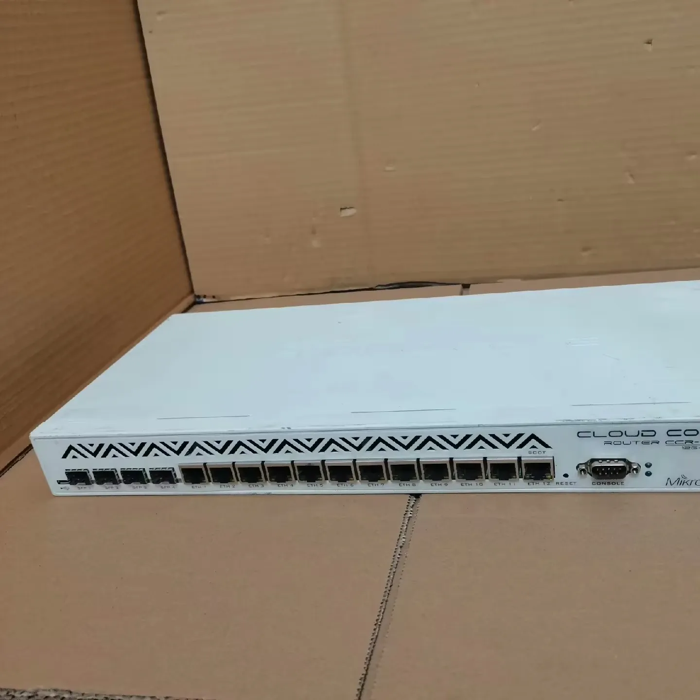 Mikrotik 12x Gigabit Ethernet, 4xSFP router CCR1036-12G-4S-EM-boxintelecom
