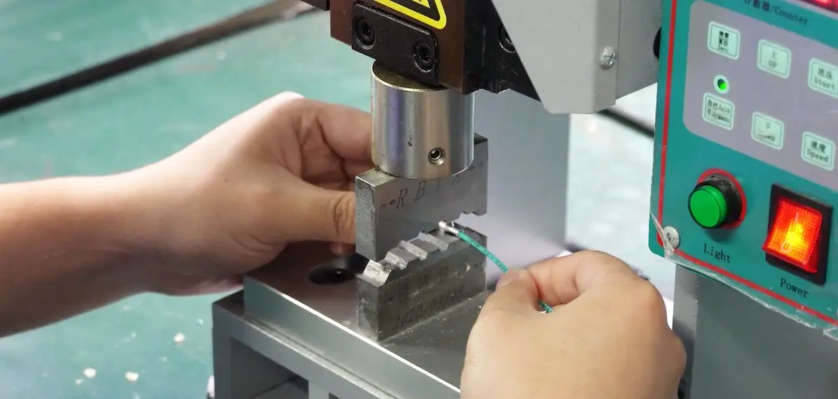 MPO OM4 50/125 Multimode Cable LSZH for WiFi 4G & 3G Networks Fiber Optic Patch Cord/Jumper 19