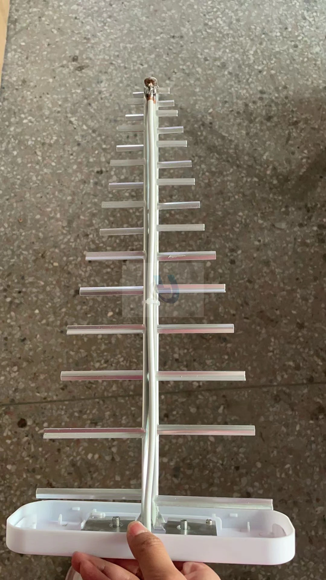 High gain 698~ 2700-3800 MHZ 12DBi mobile phone booster 390-470mhz antenna directional outdoor LPDA antenna-boxintelecom