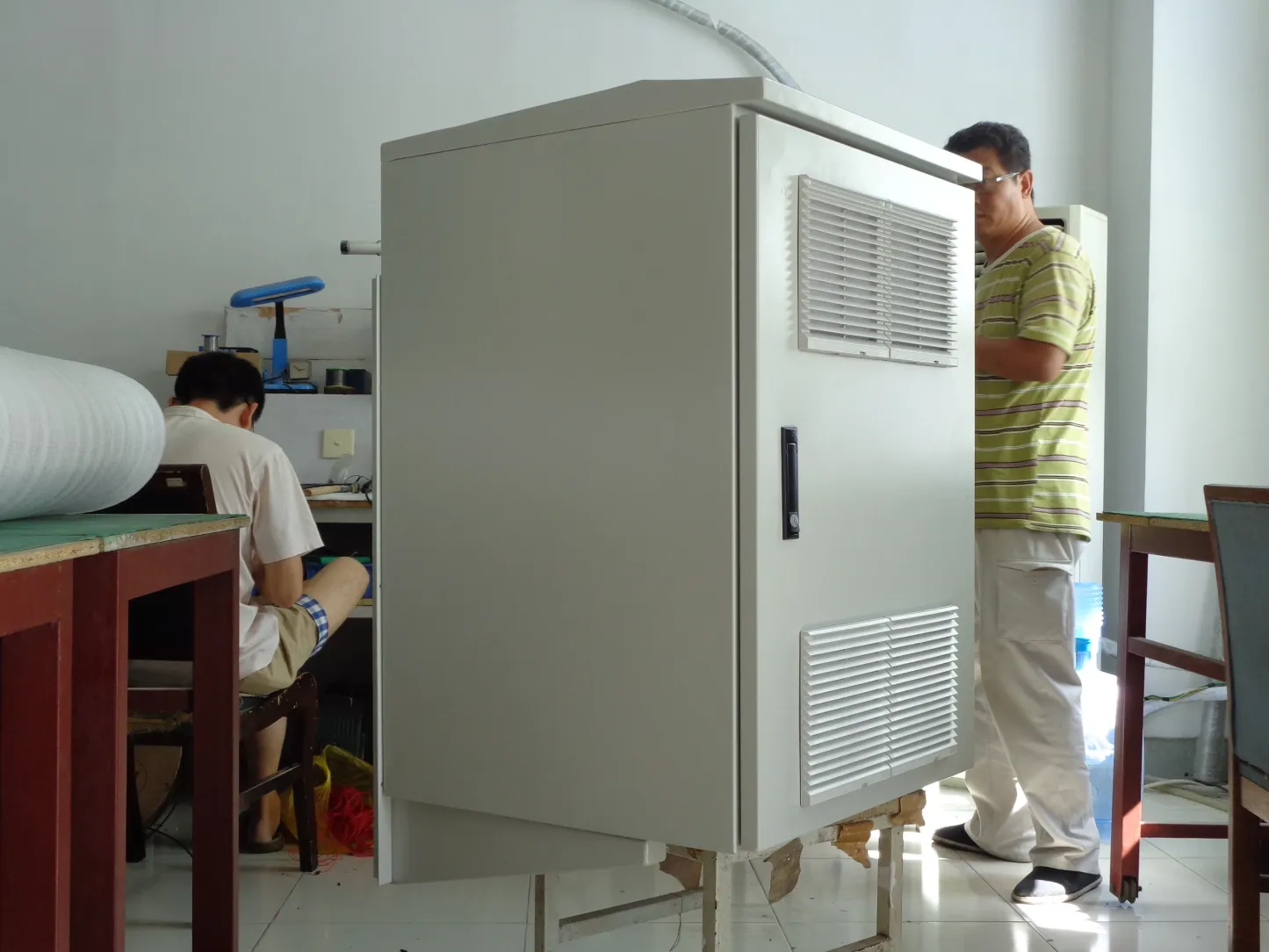 Outdoor and Indoor Network Cabinet Wall Mounted Telecom Enclosure with Waterproof Protection-boxintelecom