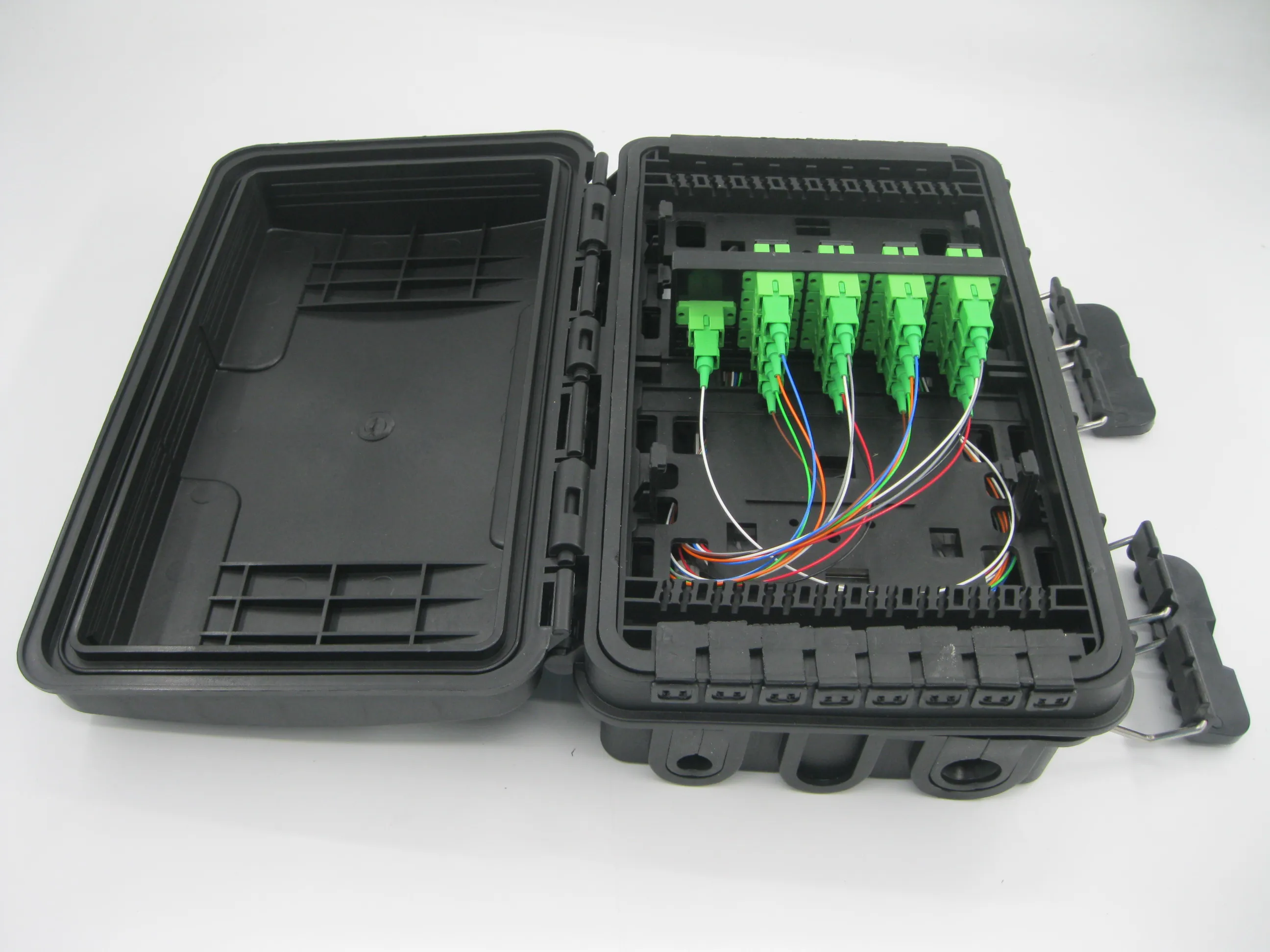 F225-APT  Versatile 16 Cores FTTH Fiber Optical Distribution Box Solution