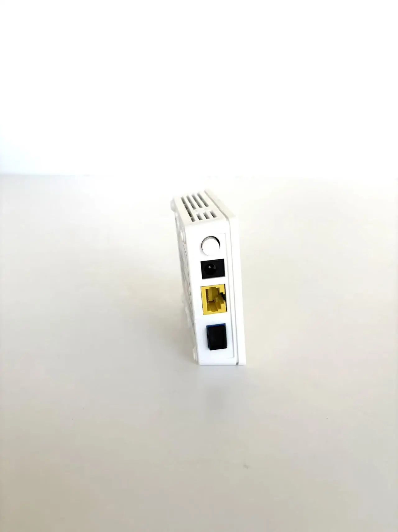 Hot Sale HG8310M GPON ONT FTTH Fiber Optic Telecom RJ45 POE AC Powered 1GE+1GPON/EPON Port 1 Year Warranty 4