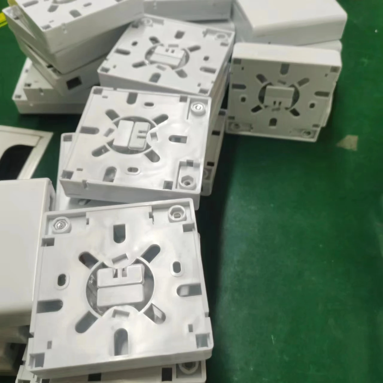 QD-APT Socket Fiber Ftth Box 2 Ports Desktop Wall Socket Terminal ABS Fiber Optic Junction